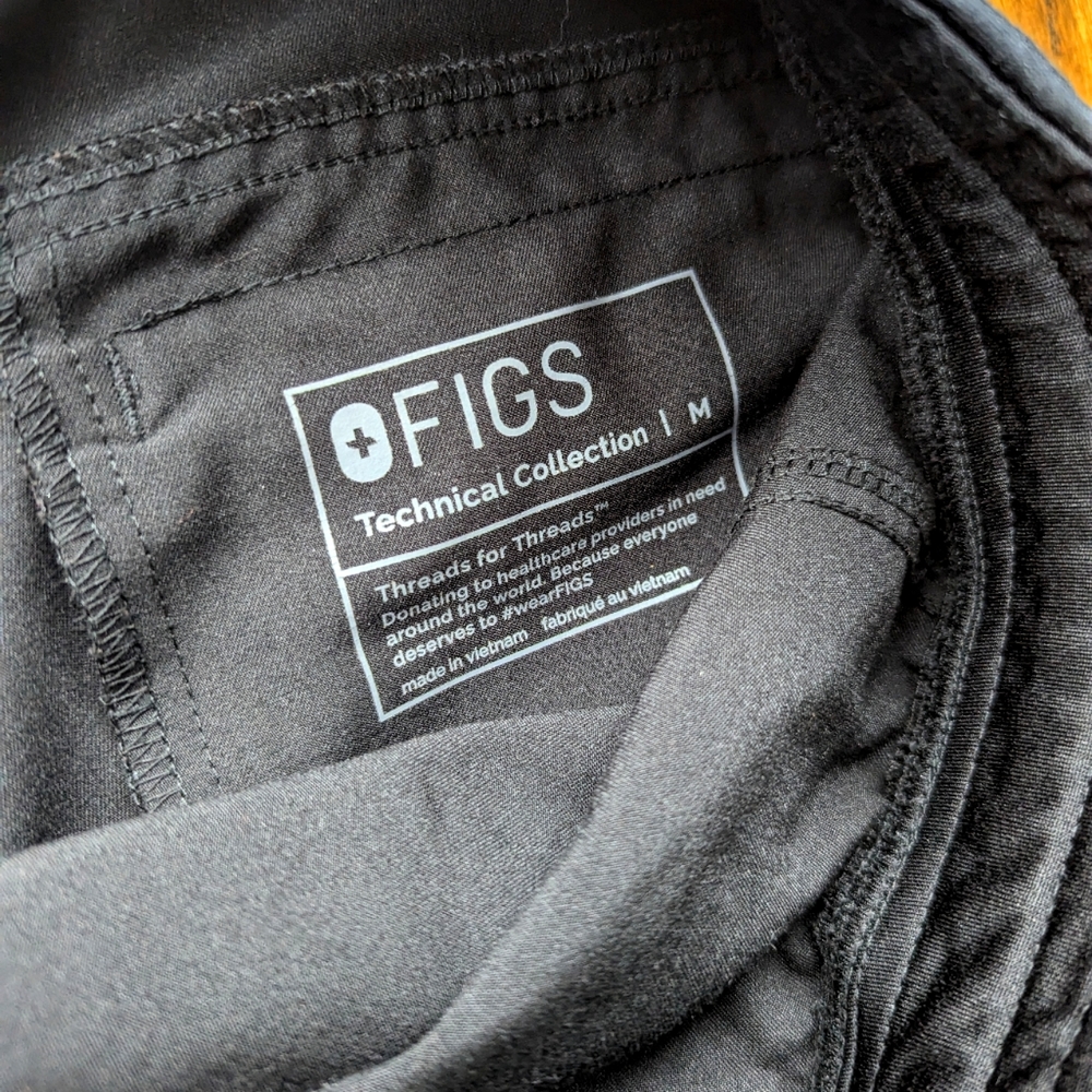 Figs Axim Cargo Scrubs Black - Picture 3 of 7